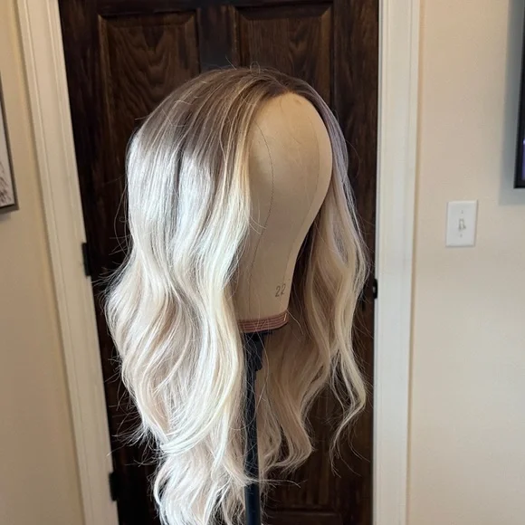 Chelsey Smith Crowns Rooted Blonde T part wig (Angie?) - Picture 6 of 8